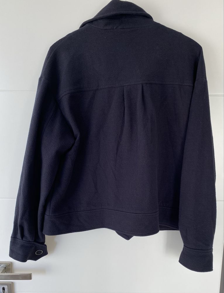 Granatowa kurtka z kołnierzykiem typu boxy H&M
