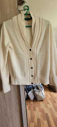 Kremowy kaszmirowy swetr na guziki Burberry oryginalny