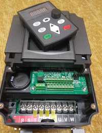 Частотный преобразователь 220в; 7,5 кВт.Для станок токарный,фрезерный.