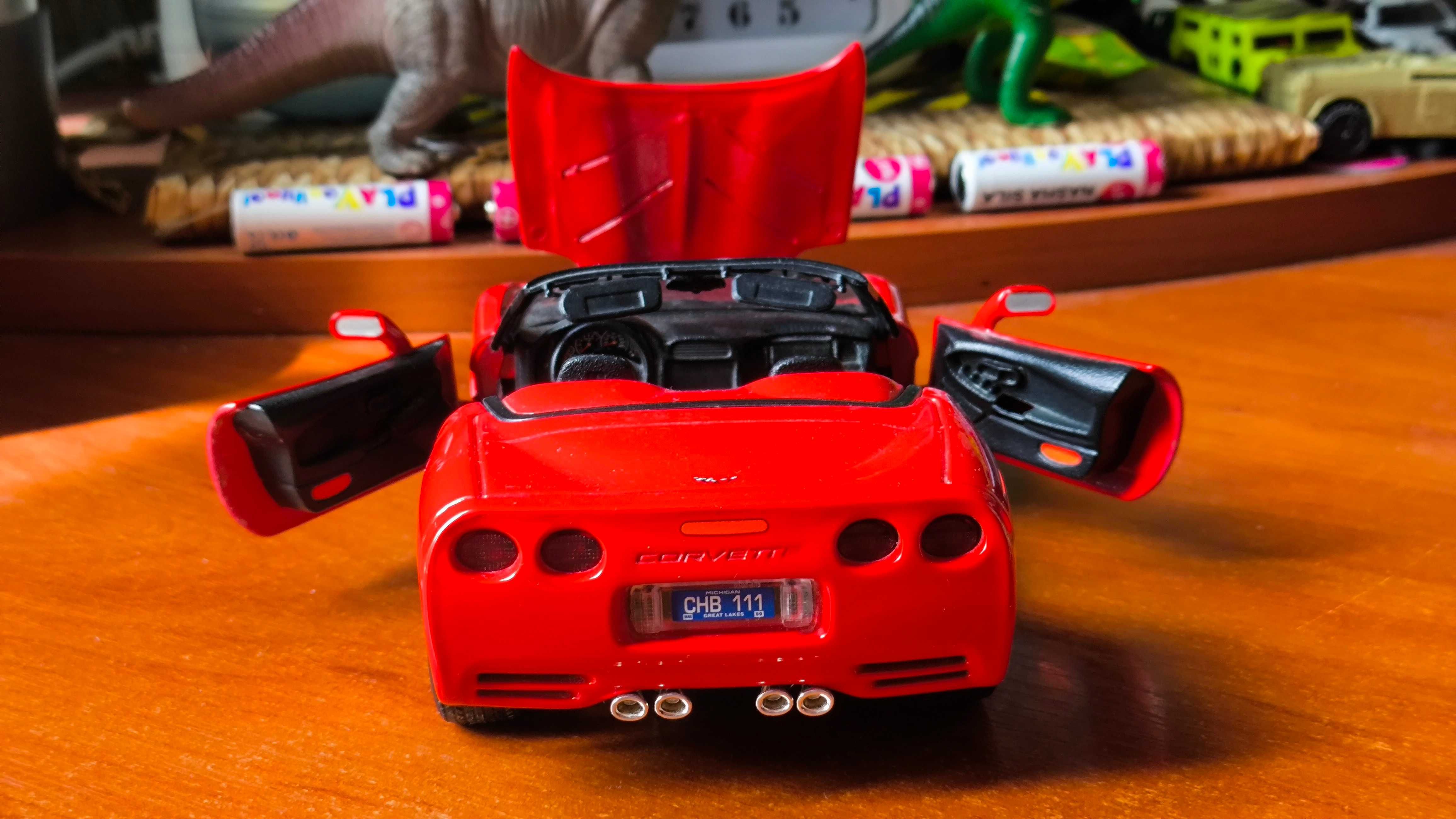 Машинка Chevrolet Corvette 1997 1/24 Bburago