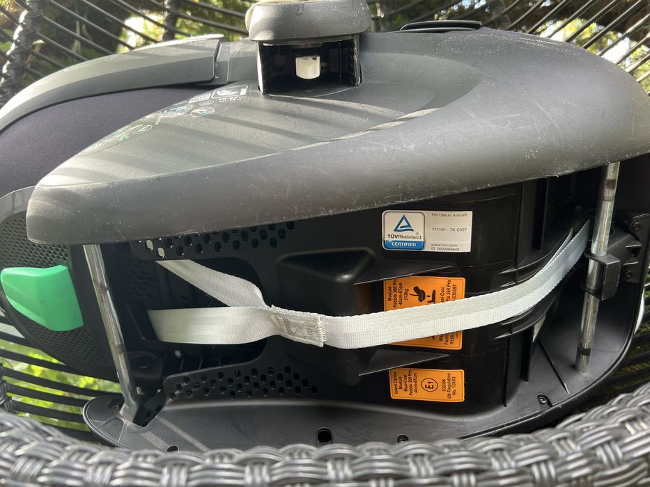 Автокрісло MAXI-COSI Pebble 360 Pro з базою FamilyFix 360 Pro