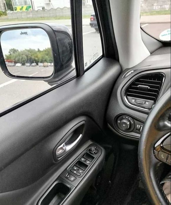 Jeep Renegade 2018 кросовер