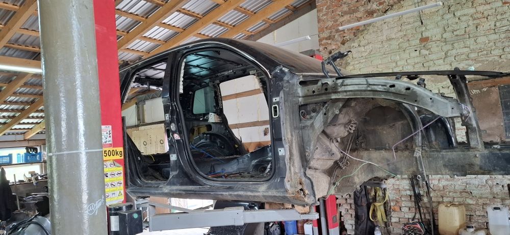 Четверть криша ланджерон vw туарег 2002-10р (бучач)