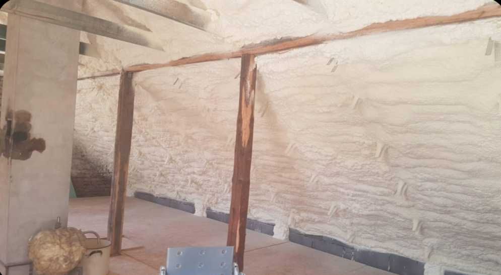 Ocieplanie pianką PUR oraz wdmuchiwanie wełny i celulozy