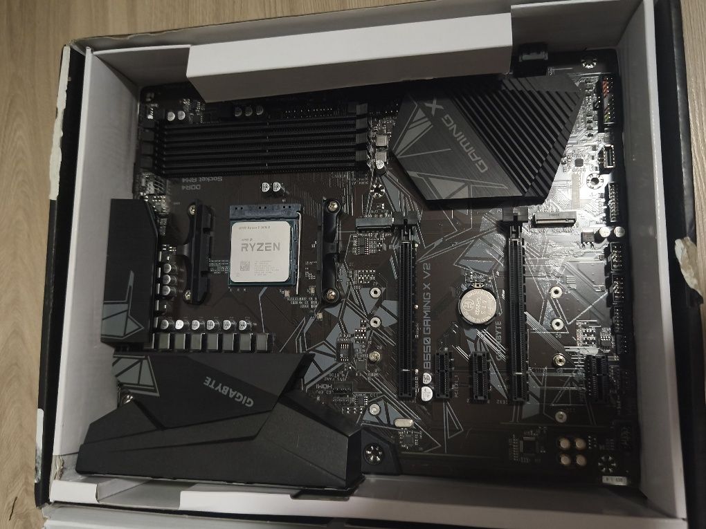 płyta główna GIGABYTE b550 gaming x v2 z procesorem AMD ryzen 5 3600X