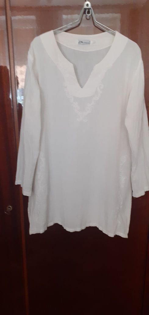 Жіноча туніка білого кольору  тканина марльовка з вишивкою