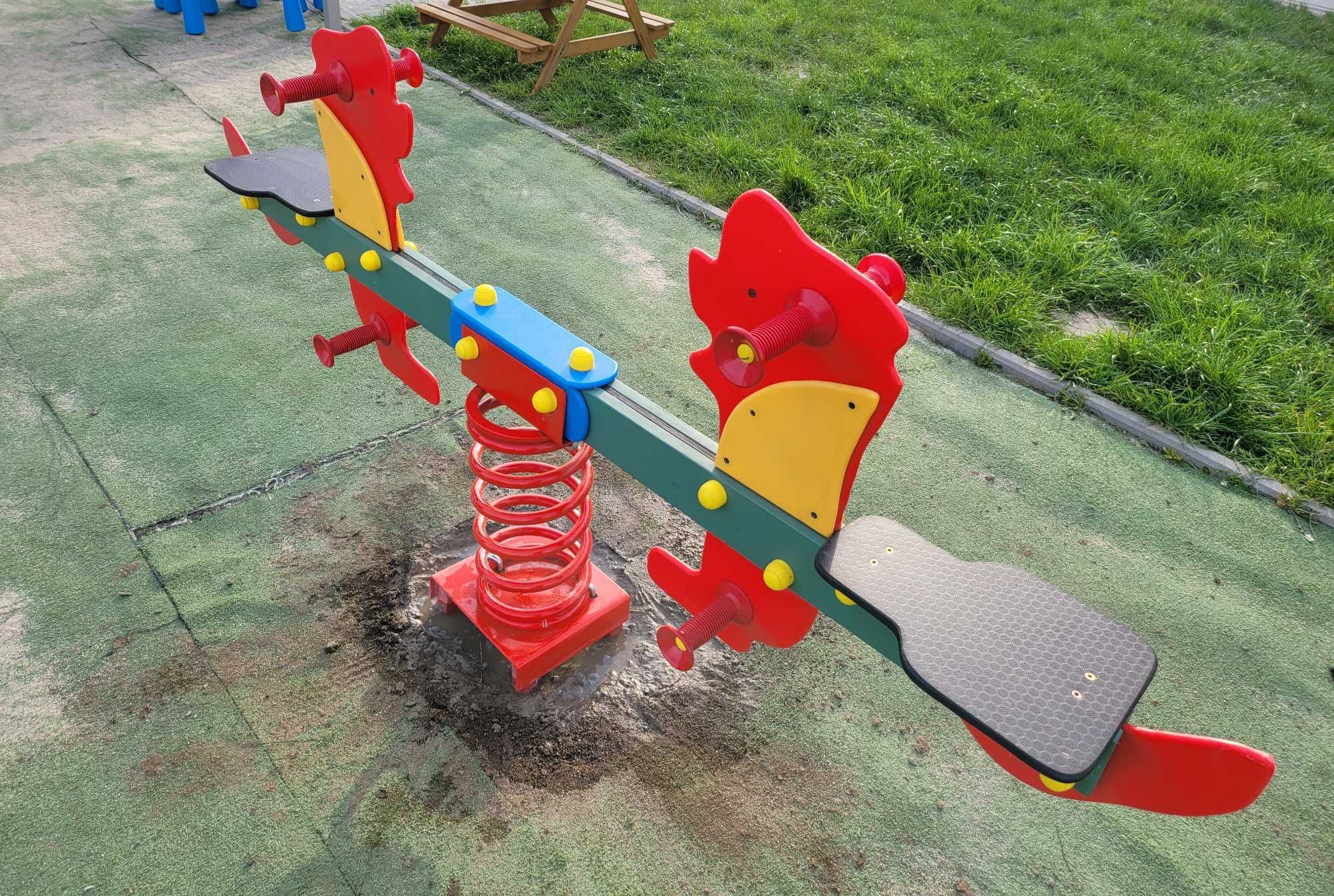 Plac zabaw Bujak na sprężynie typu ważka