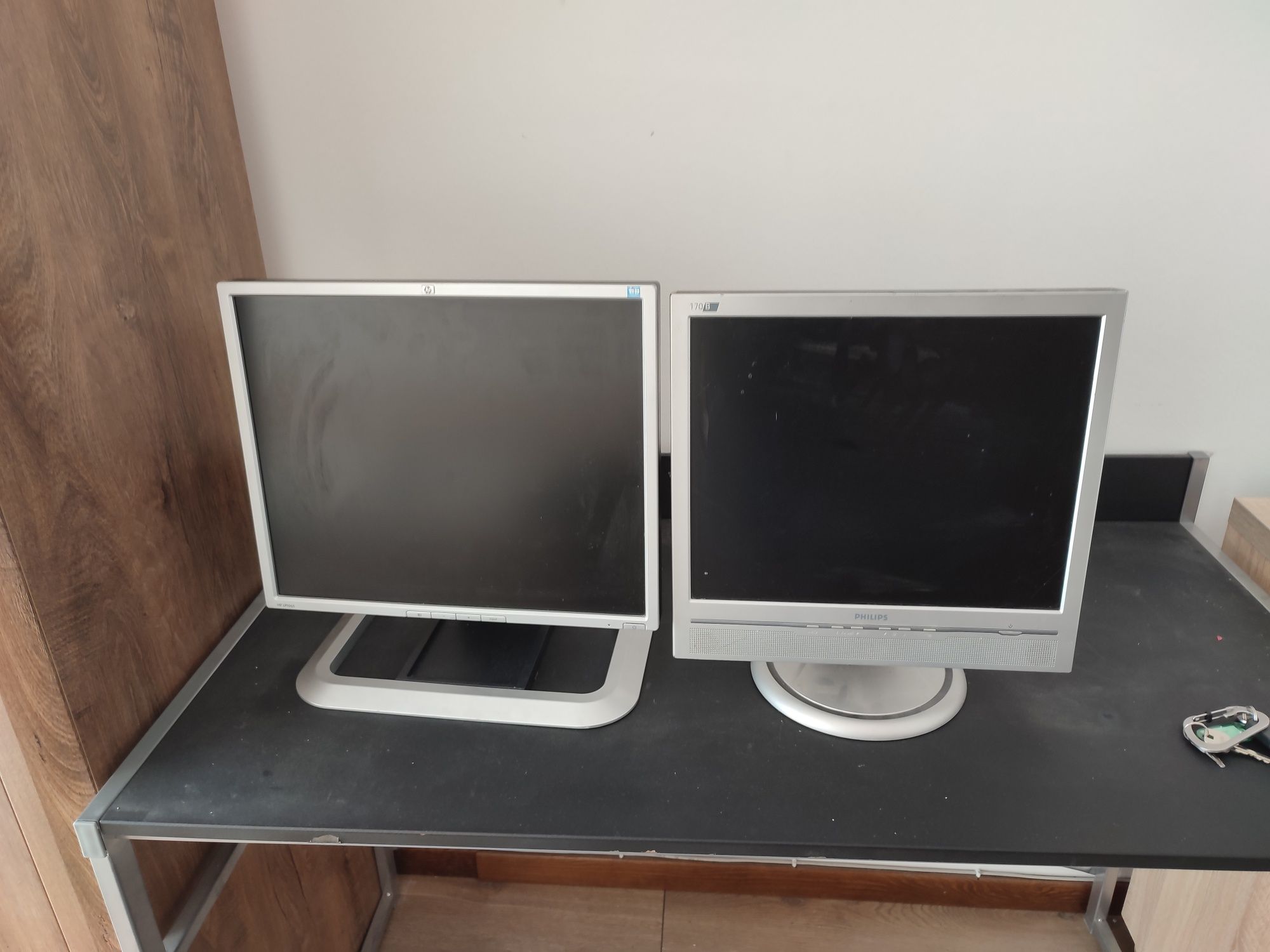 Monitor HP 19' + Philips 17'