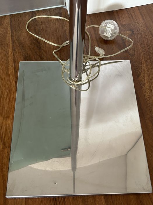 Candeeiro de pé alto