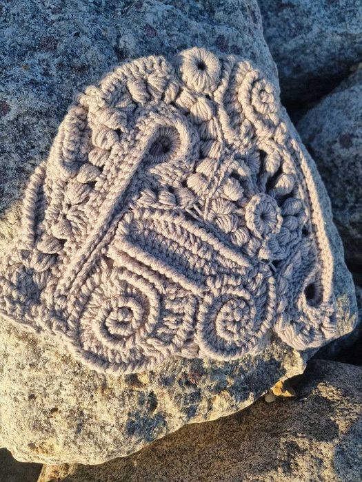 Шапка женская ручной работы