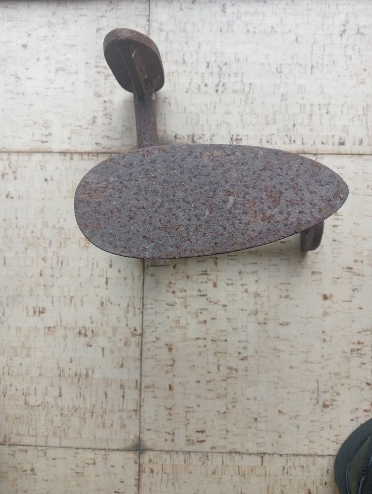 Vendo bigorna de Sapateiro.