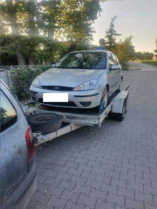 Ford Focus MK1 1.6 benzyna po lift kolor srebrny  na części