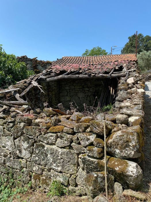 Vendo casa com cerca de 100 metros quadrados ou mais, em vade de cunho