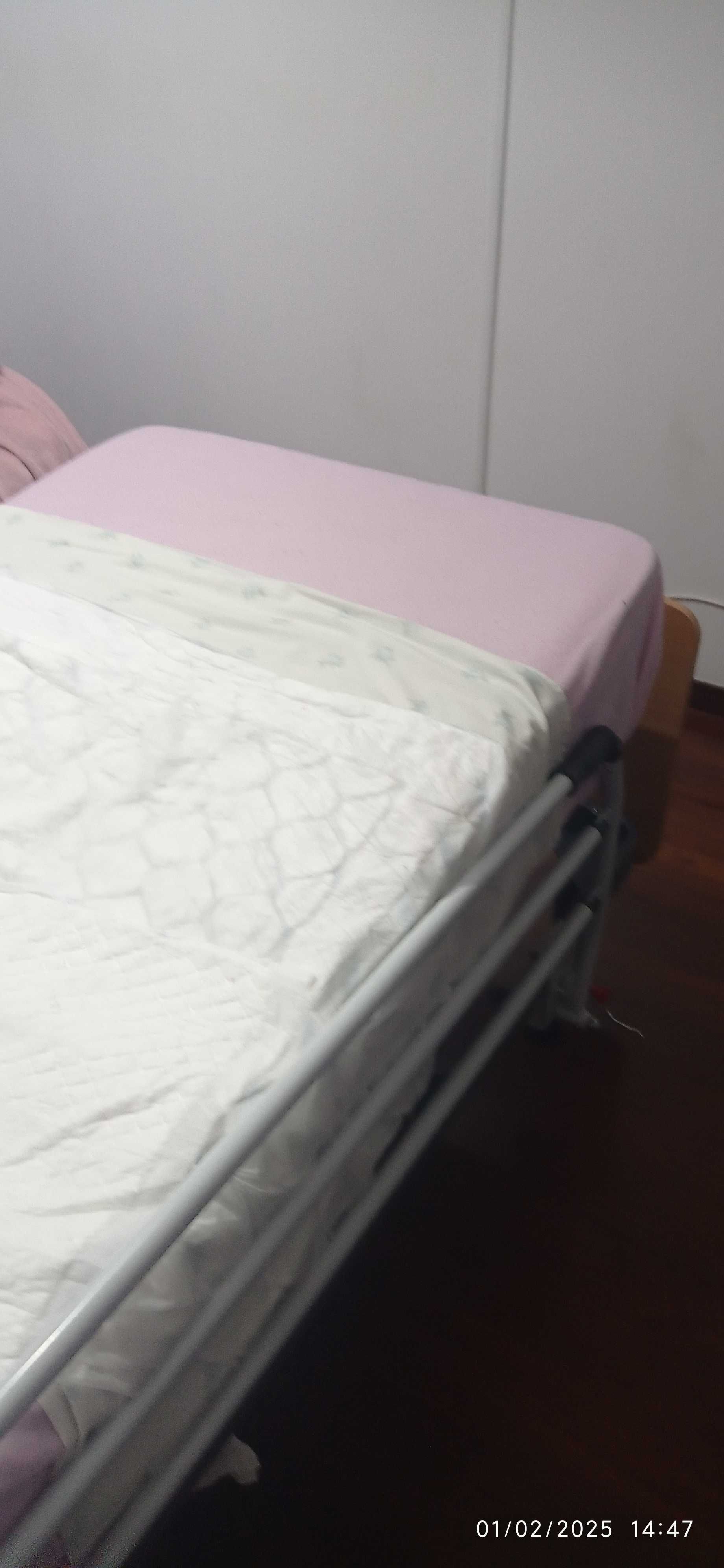 Cama articulada com colchão
