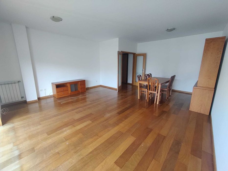 Apartamento T3 renovado para arrendar em Santo Tirso