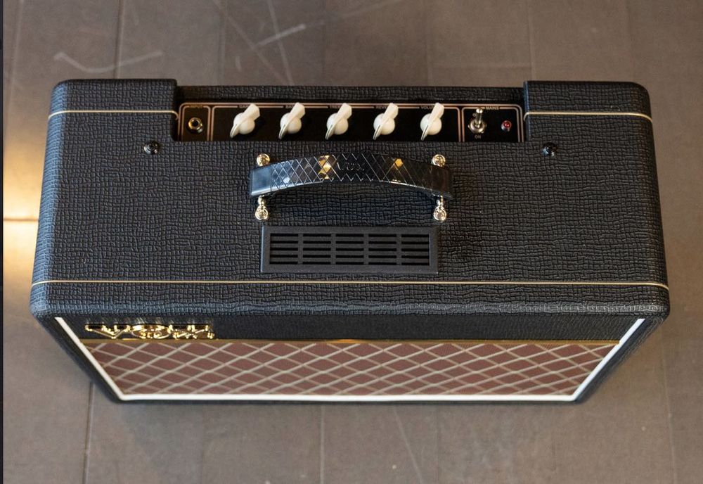 VOX AC10C1 e VOX AC30 S1 como novos