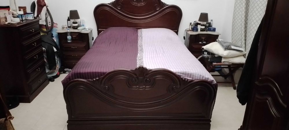 Mobilia em Mogno MTO Bom Estado