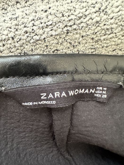 Minissaia Zara preta e branca, tamanho S/M
