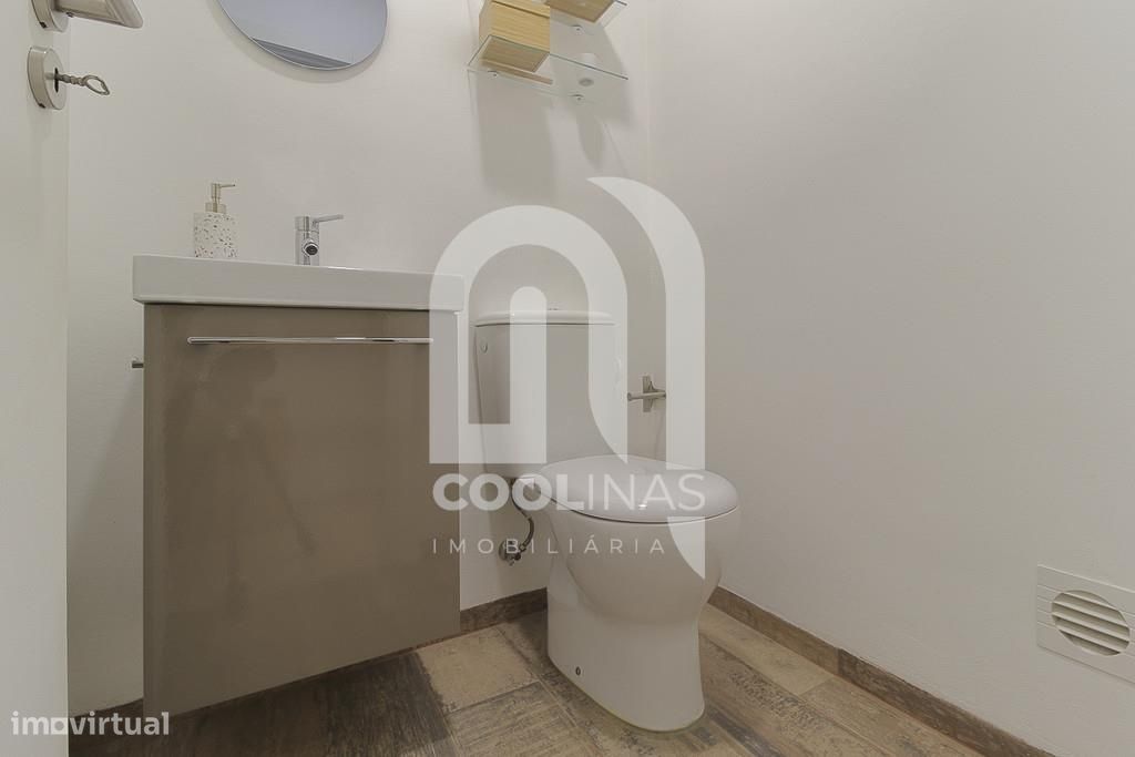 Apartamento T3 transformado em T2 no Borel.