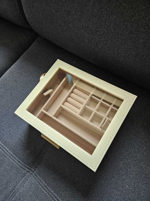Szkatułka kuferek organizer na biżuterię jasna dwa poziomy