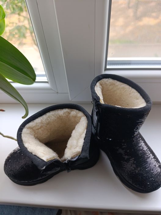 Дитячі чобітки для дівчинки