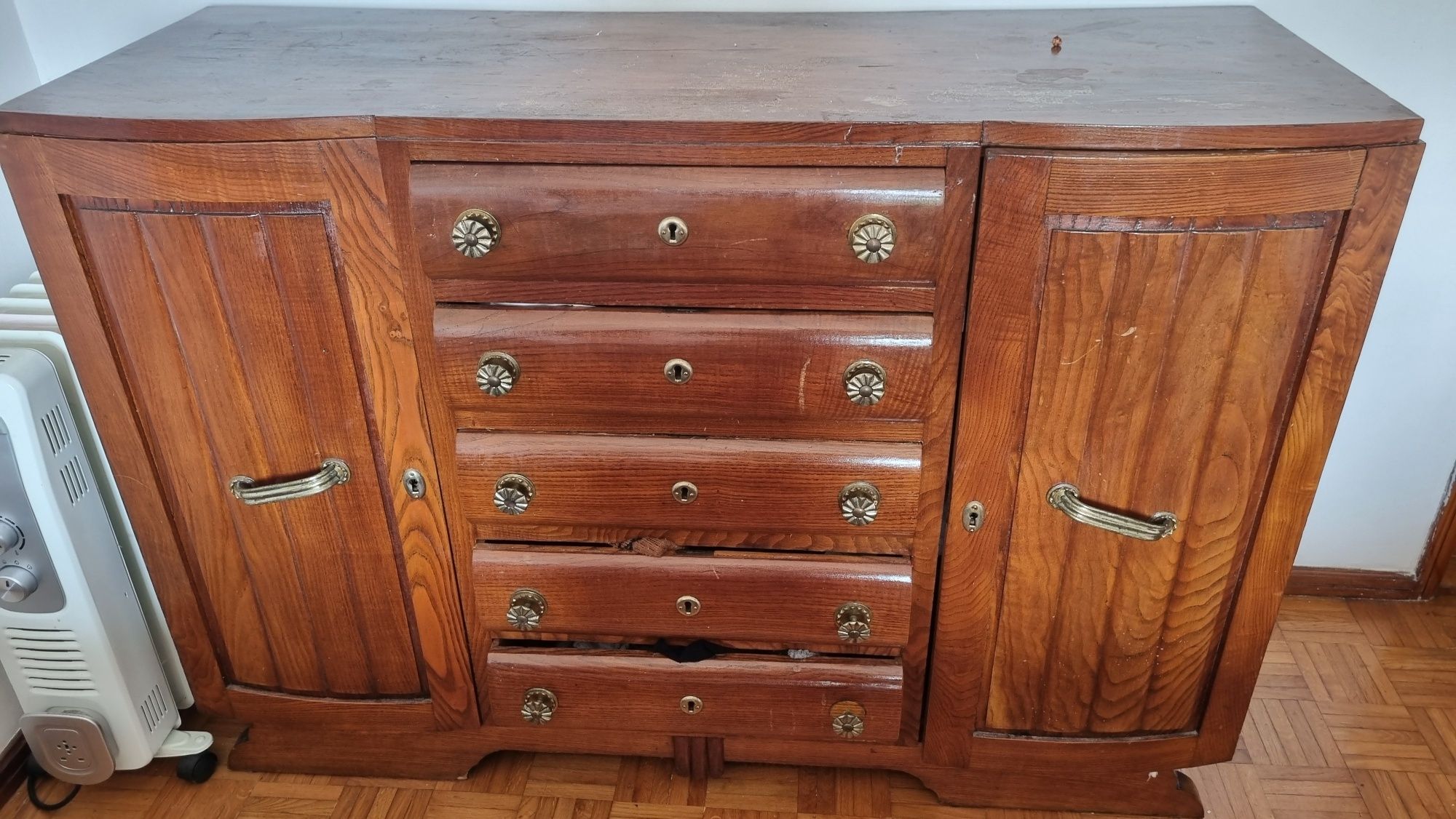 Comoda de madeira