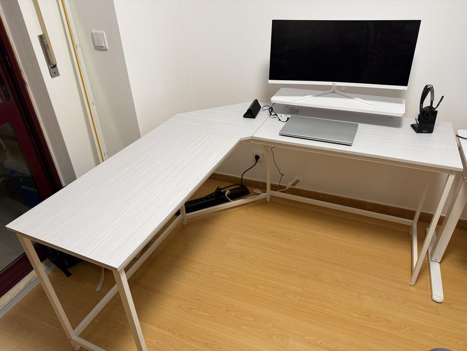 Mesa de canto - praticamente nova