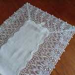 piękny jasnokremowy bieznik z gipiurą -90cm x38cm