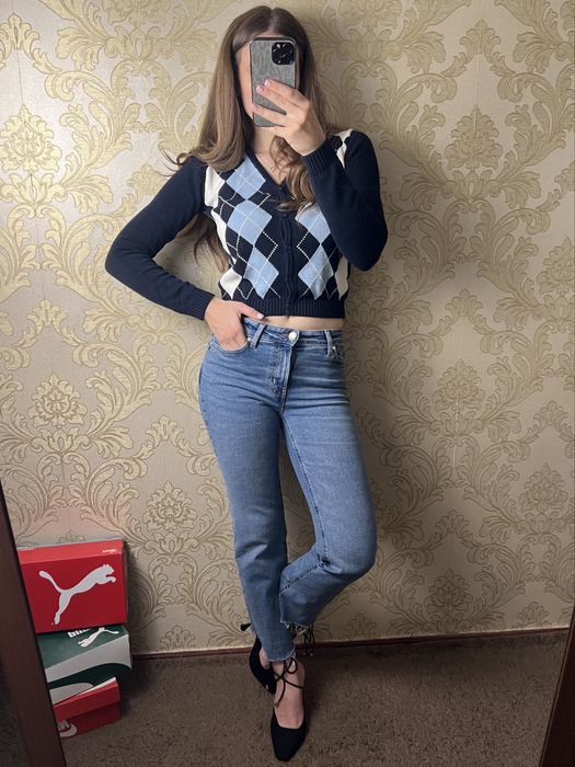 Жіночий светр на ґудзиках від Brandy Melville
