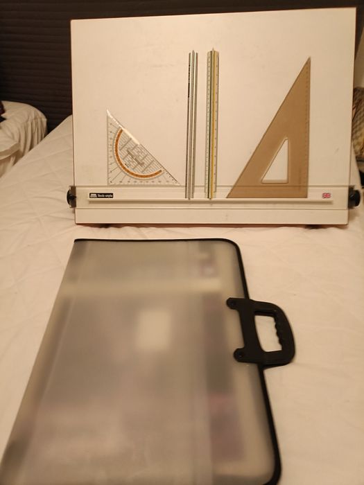 Apoio para desenhos de engenharia, ou para pintura