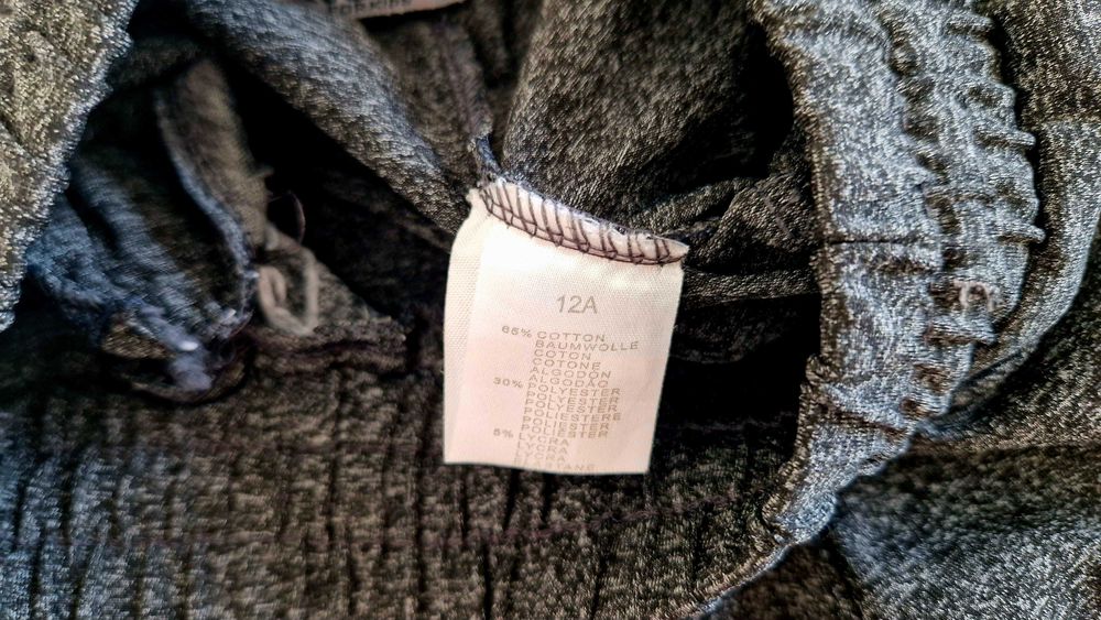 Calções desportivos, cinzentos, tamanho 12 anos