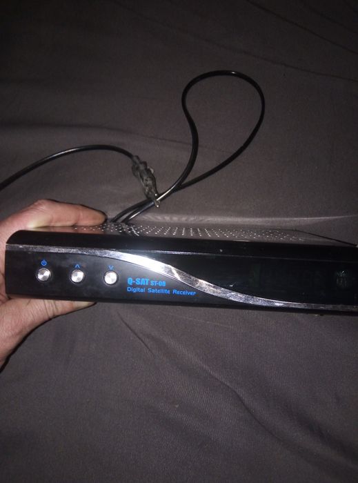 Тюнер супутниковий