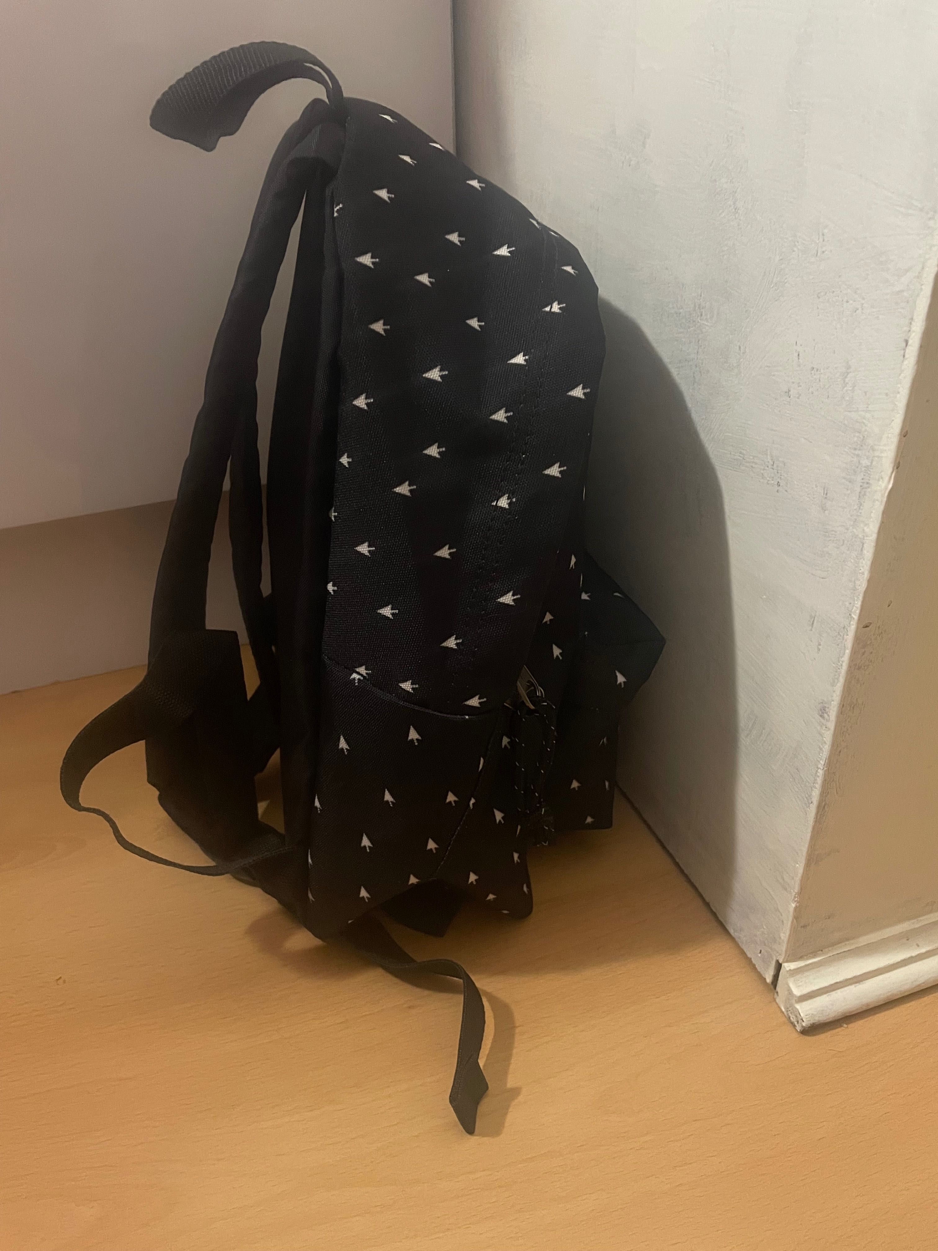 Mochila eastpak ( tamanho pequeno )