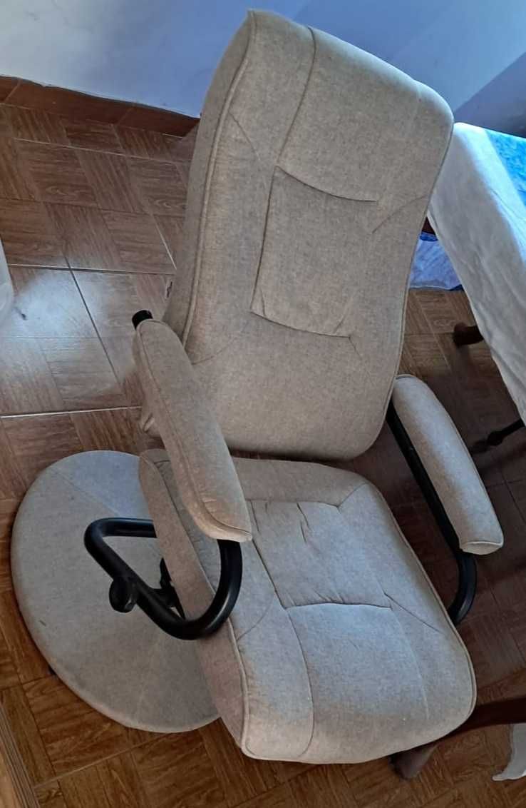 Cadeira reclinável com apoio de pés tecido cinzento-claro