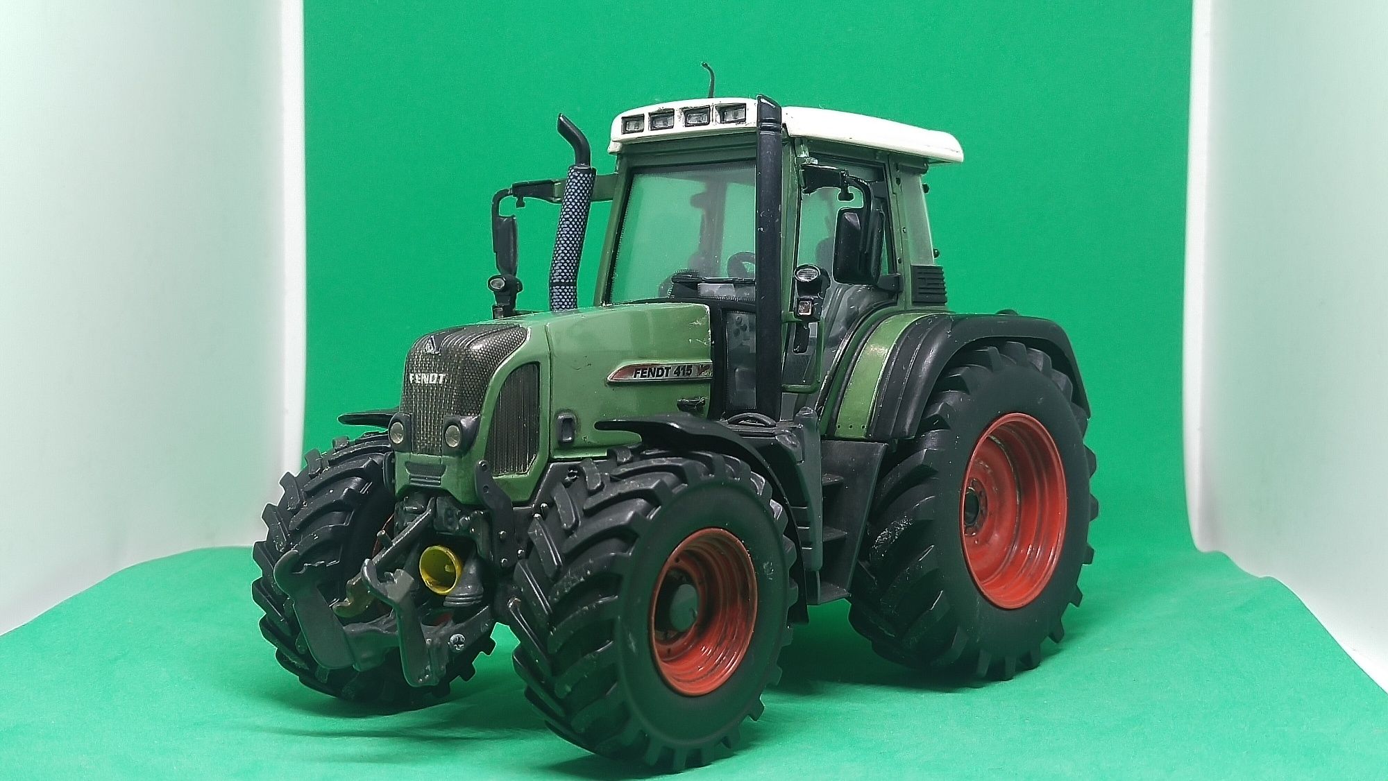 Traktor Fendt  415 universal hobbies jak siku Britains 1 32