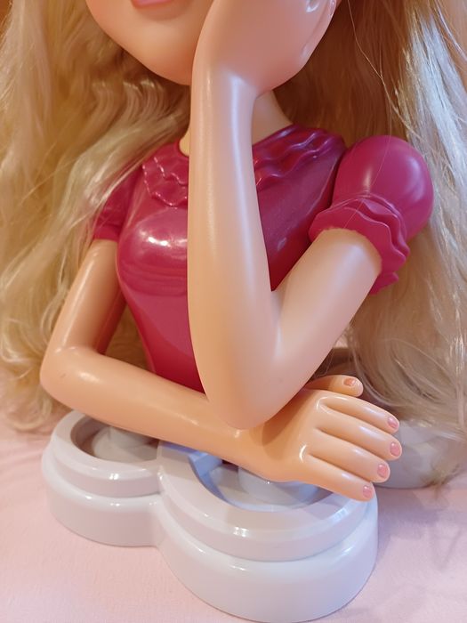 Лялька-манекен Moxie