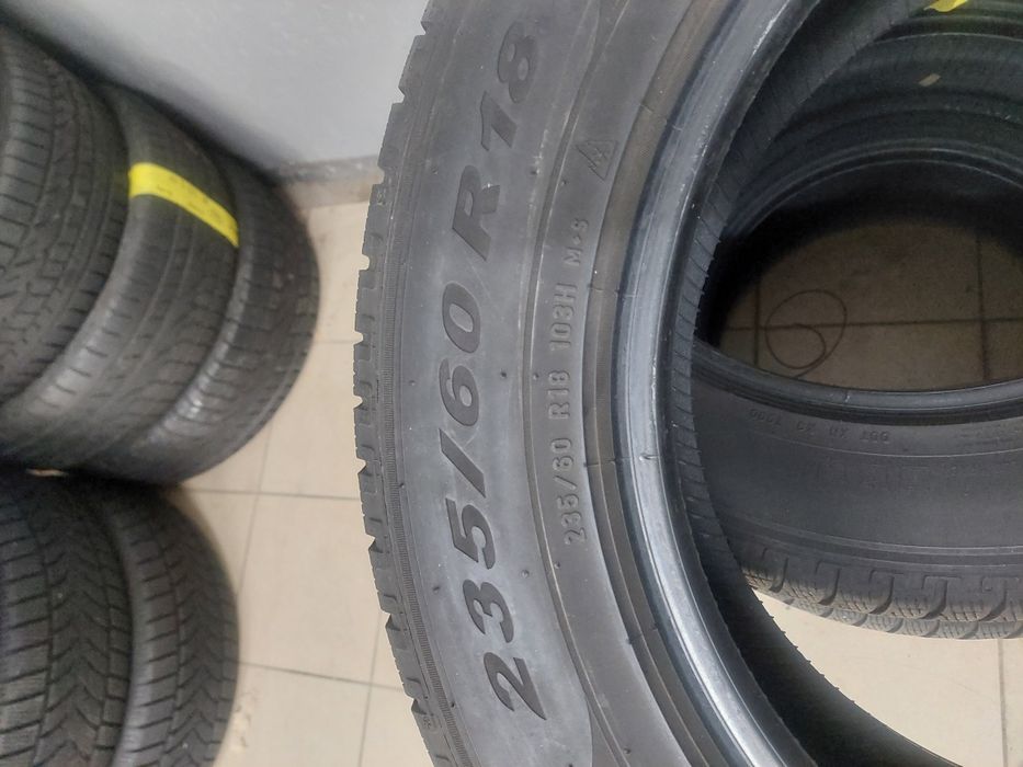 Комплект зимової гуми зима зимня Pirelli R18 235 60