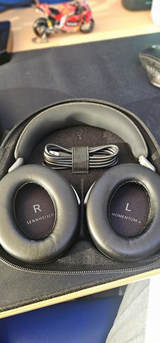 Sennheiser  MOMENTUM 4 (novos)