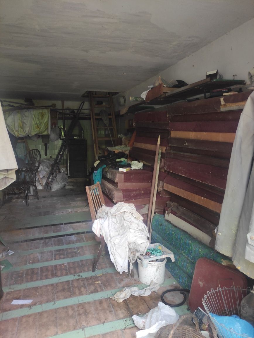 Продач дачного будинка з виходом на воду