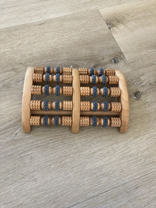 Masażer do stóp drewniany