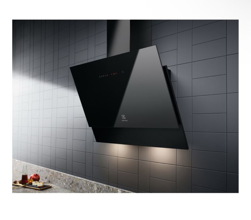Вытяжка наклонная Electrolux LFV616K 600мм