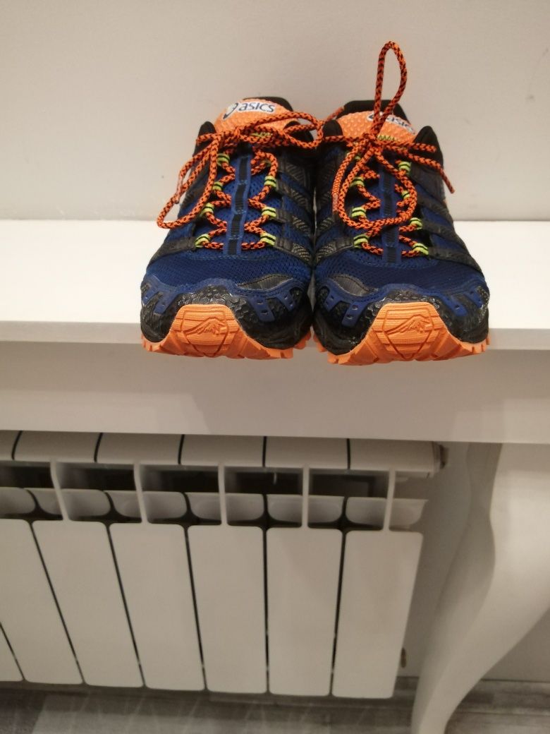 Buty biegowo-trekkingowe asics rozmiar 42.