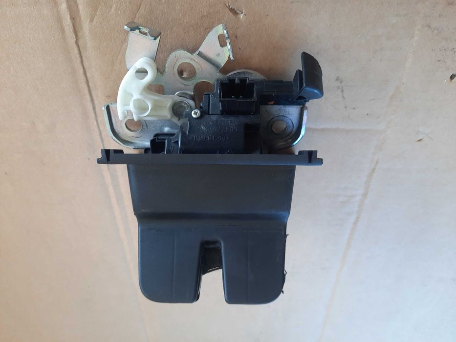 zamek klapy bagażnika 8R08.275.05 Skoda Octavia 3 III Rapid Audi VW