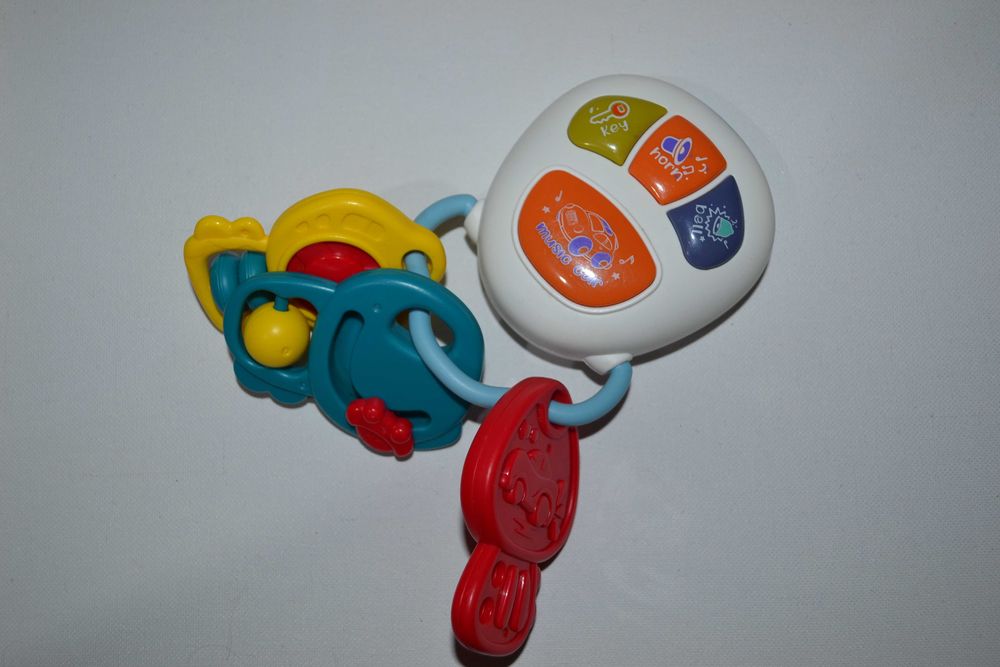 Розпродаж Музична іграшка брязкальце зі світловими ефектами Брелок з к