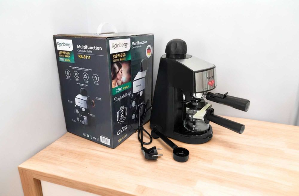 Кофемашина рожковая / електрична кавоварка - кофеварка с капучинатором