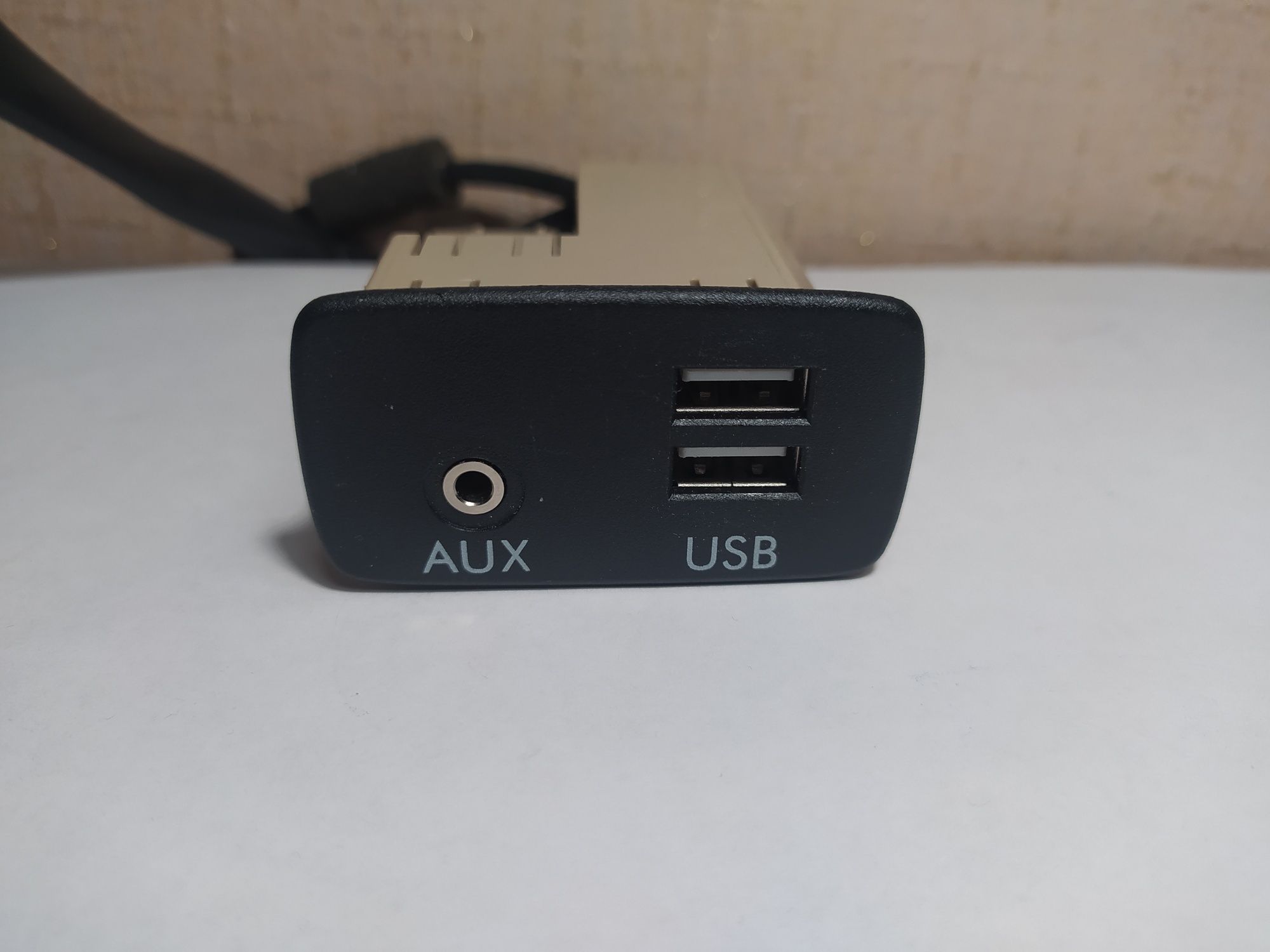 Разъём под USB/AUX Subaru Forester (SJ) 2012-2018 86257AL200