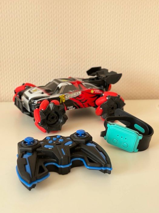 Машина на радіокеруванні пульт+сенсорний браслет корпус не бється+пара