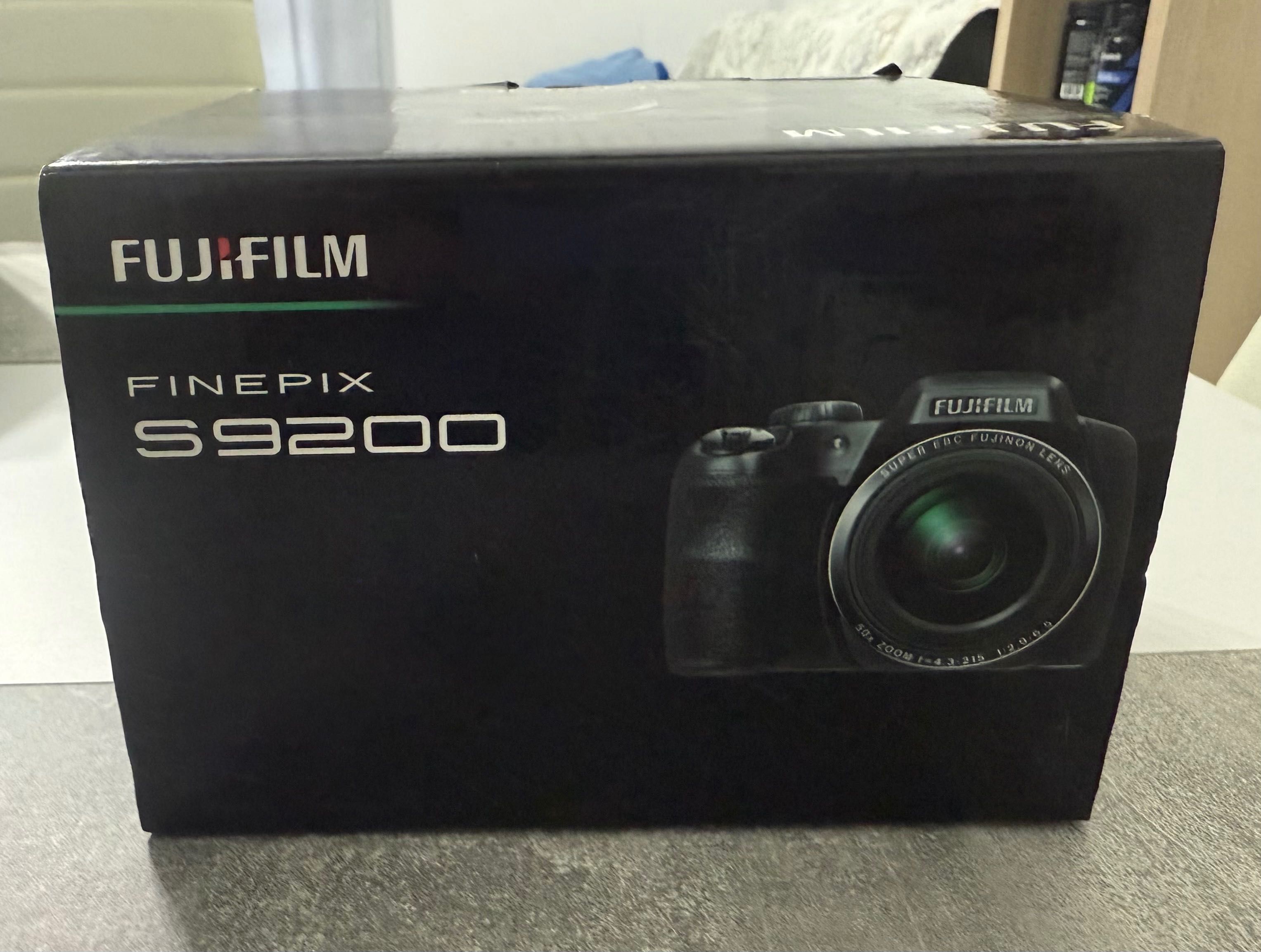 Máquina Fotográfica Compacta Fujifilm FinePix S8600
