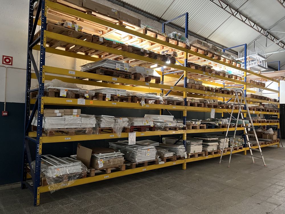 Estantes industriais, racks