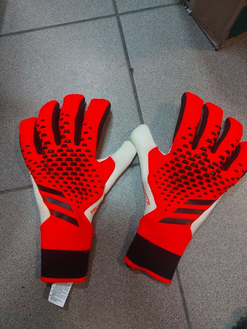 Воротарські рукавички Adidas Predator Pro Promo Fingersave роз 10